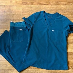 Figs Caribbean Blue Scrub Set